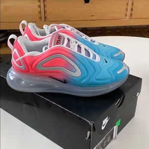 💕💙SOLD Nike Air Max 720 Lava GLOW SOLD 💙💕